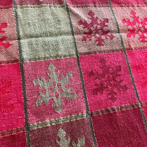 Christmas Tablecloth 53”X 104” Cotton Red Green Gold - Picture 2 of 2